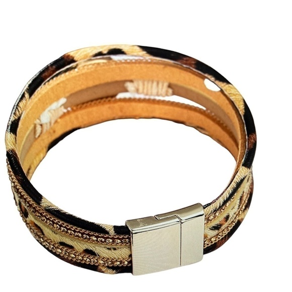 Boho Hand Woven Leopard Brown Magnetic Bracelet. - Picture 8 of 8